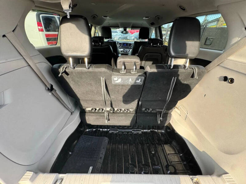 2020 Chrysler Voyager LXi