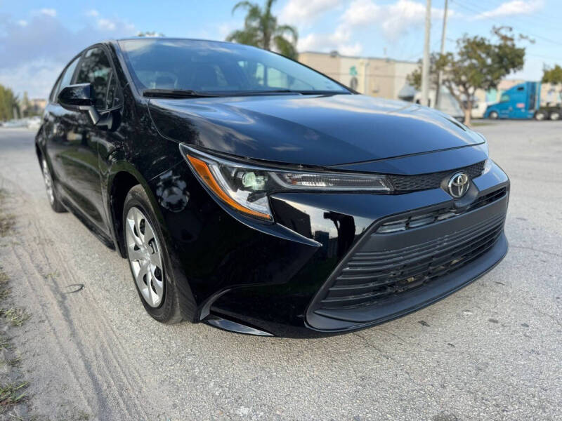 2024 Toyota Corolla LE's photo