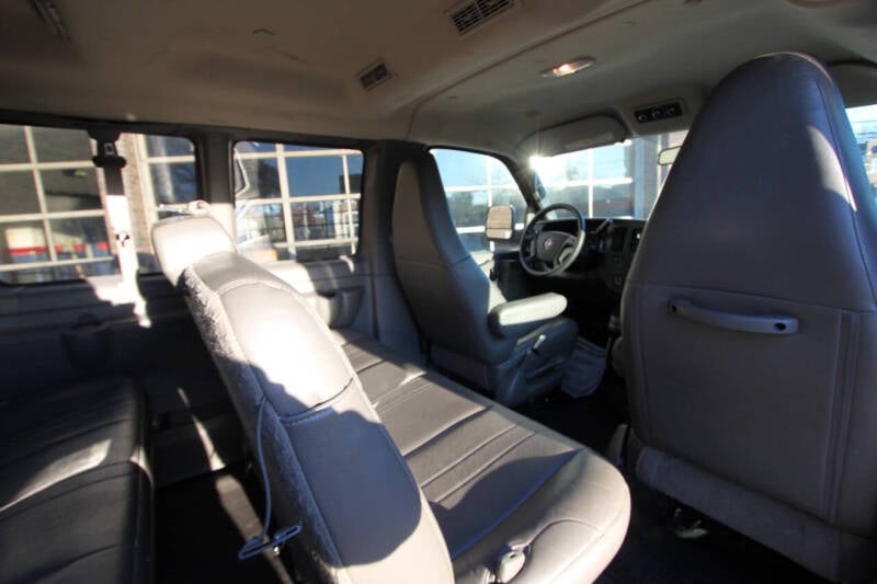 2020 GMC Savana Passenger LS photo 42