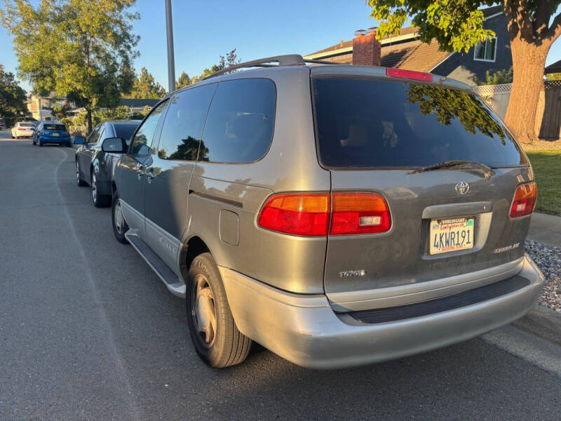 2000 Toyota Sienna XLE