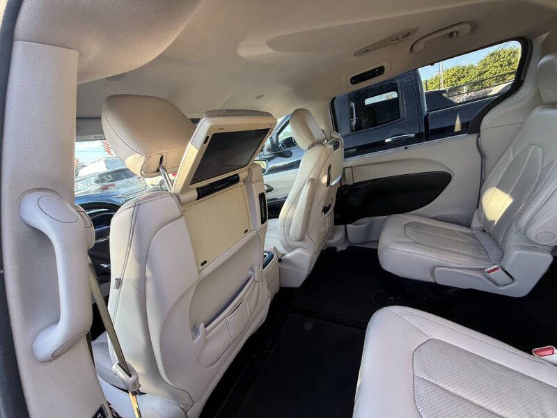 2017 Chrysler Pacifica Touring-L Plus