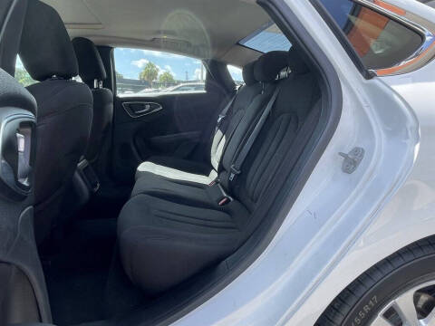 2016 Chrysler 200 Limited