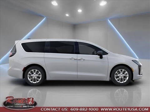 2027 Chrysler Pacifica Select