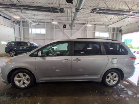 2012 Toyota Sienna LE 8-Passenger
