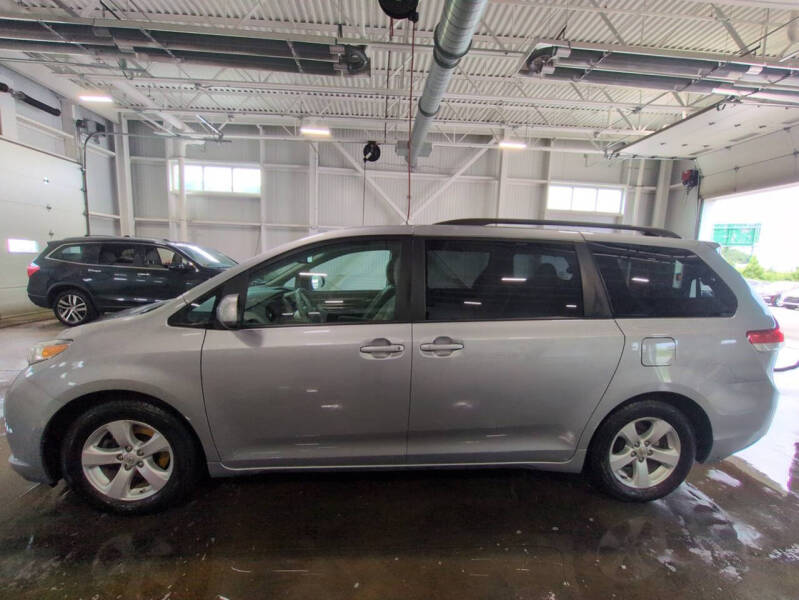 2012 Toyota Sienna LE 8-Passenger