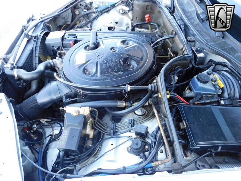 1990 Mercedes-Benz 300-Class 300 SE