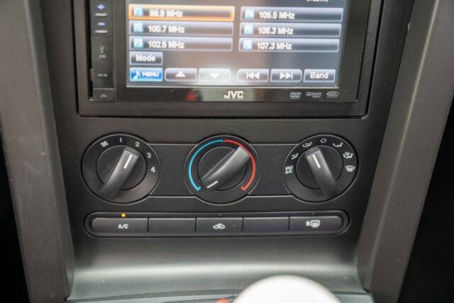 2006 Ford Mustang 30