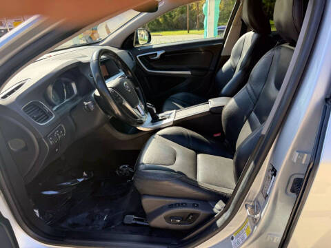 2018 Volvo V60 Cross Country T5 Platinum