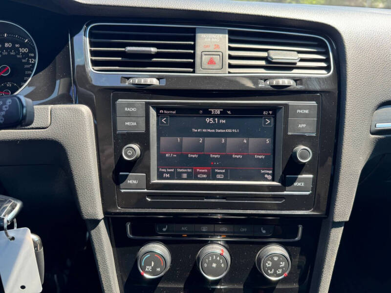 2021 Volkswagen Golf GTI SE