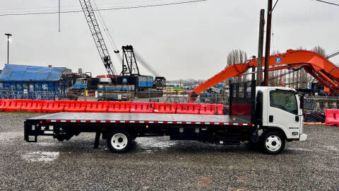 2015 Isuzu NRR  23' Flatbed + Lift Gate