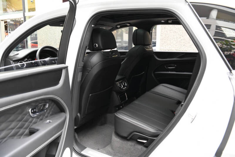 2024 Bentley Bentayga Azure V8