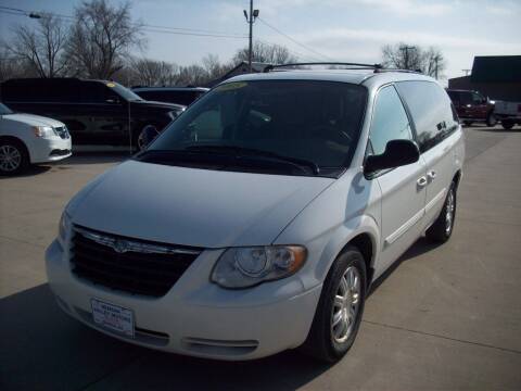 2005 Chrysler Town and Country for sale at Nemaha Valley Motors in Seneca KS