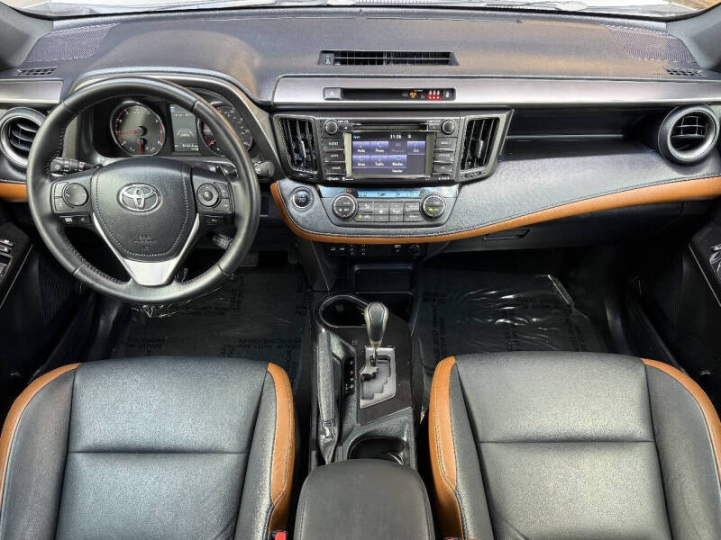 2017 Toyota RAV4 SE