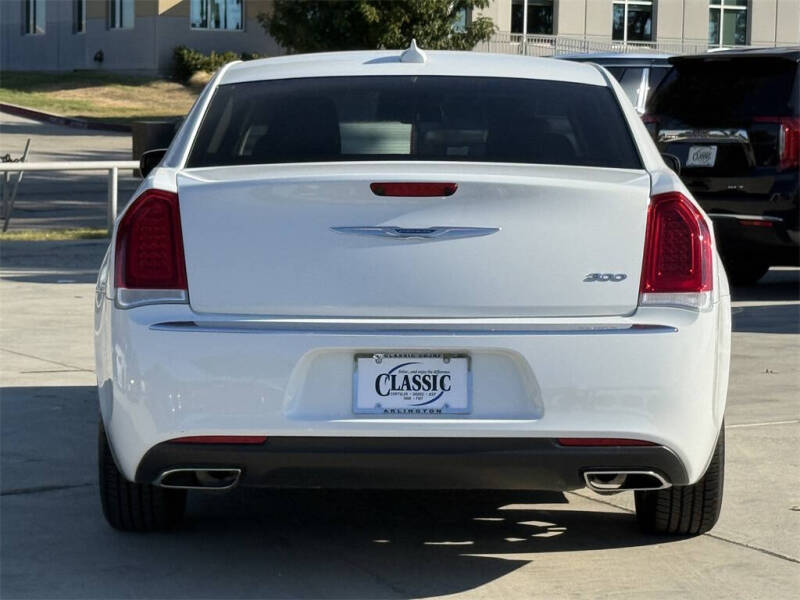 2022 Chrysler 300 Touring