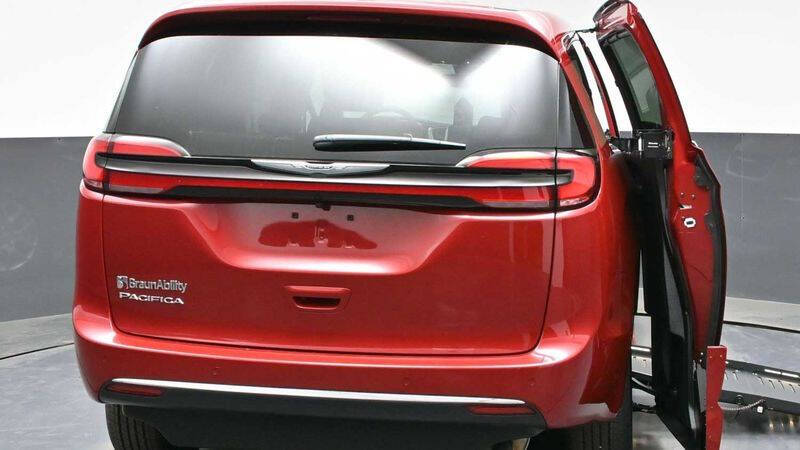 2026 Chrysler Pacifica Select
