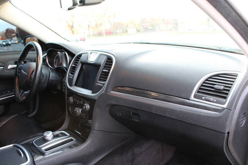 2017 Chrysler 300 Limited