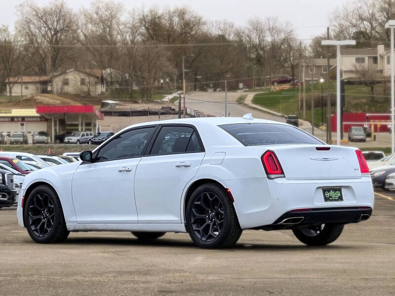 2019 Chrysler 300