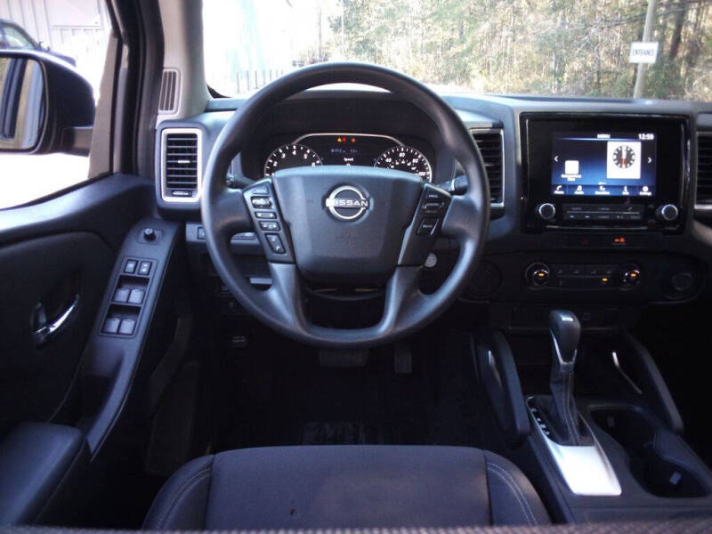 2022 Nissan Frontier SV