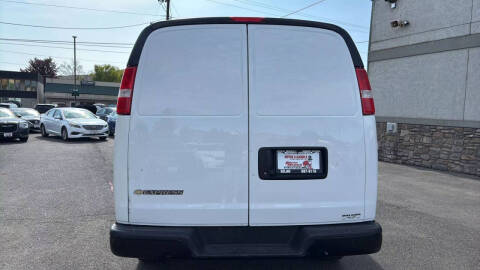 2023 Chevrolet Express 2500