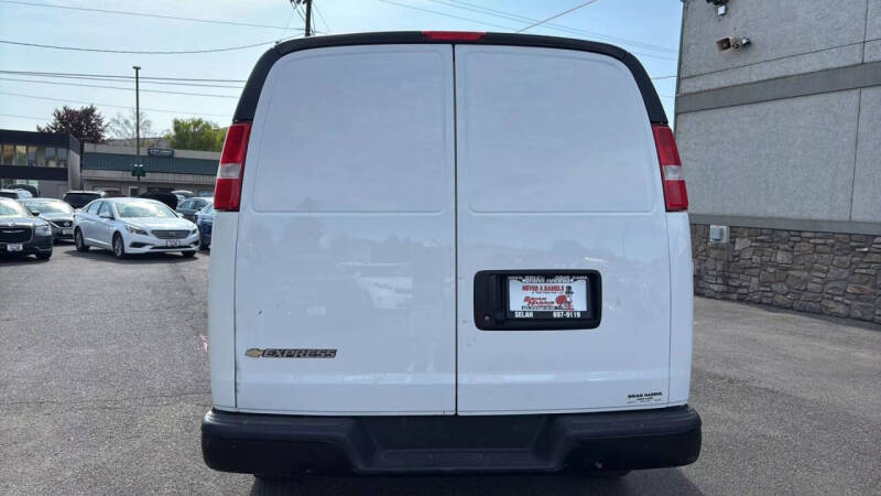 2023 Chevrolet Express 2500