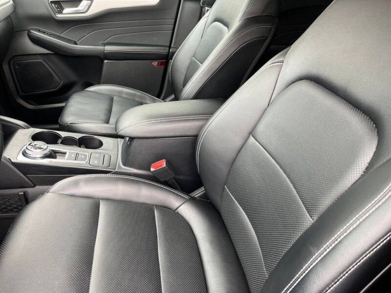 2022 Ford Escape SEL