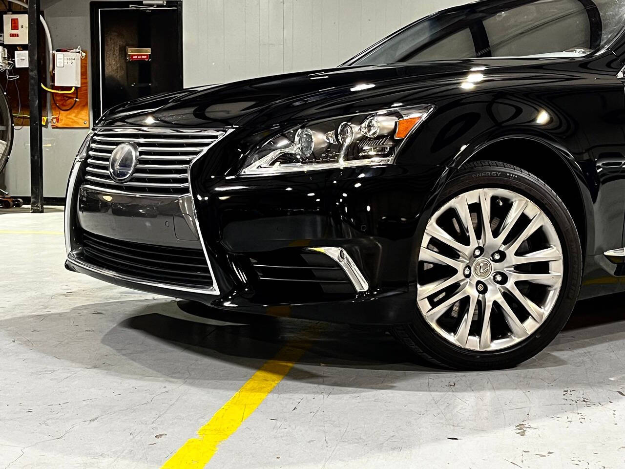 2014 Lexus LS 600h L for sale at Carnival Car Company in Victoria, TX