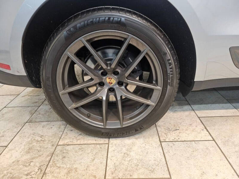 2023 Porsche Macan T