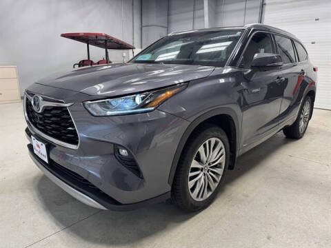 2021 Toyota Highlander Hybrid Platinum