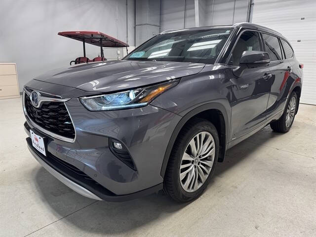 2021 Toyota Highlander Hybrid Platinum
