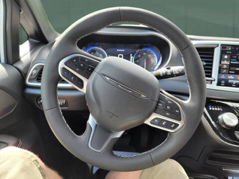 2027 Chrysler Pacifica LX