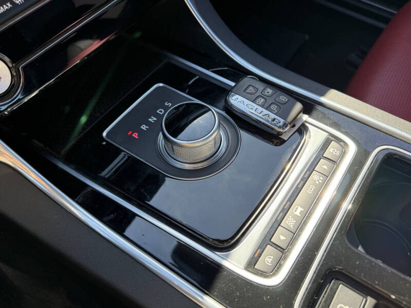 2016 Jaguar XF R-Sport