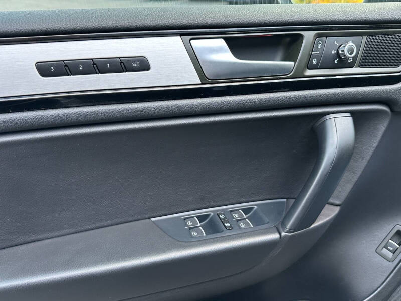 2014 Volkswagen Touareg V6 R-Line