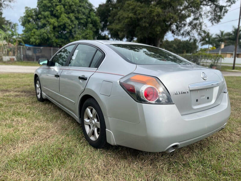 2008 Nissan Altima S photo 5