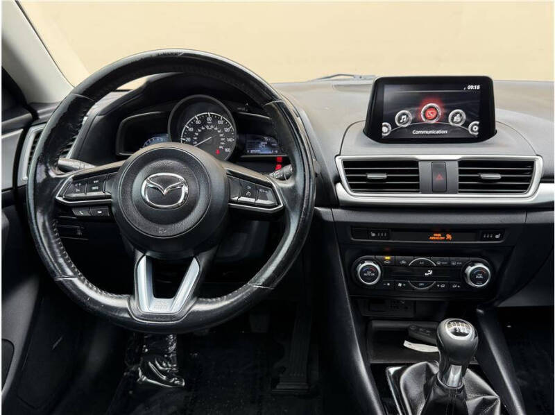 2018 Mazda MAZDA3 Touring