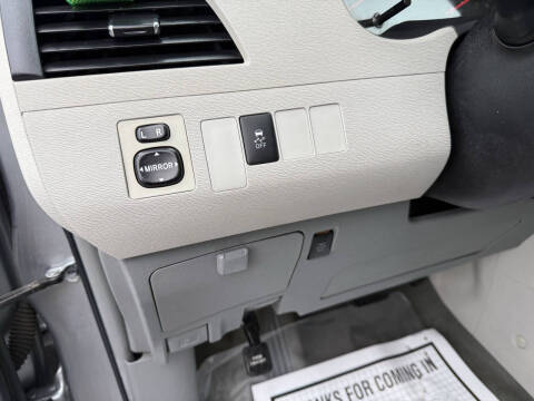 2011 Toyota Sienna LE 8-Passenger