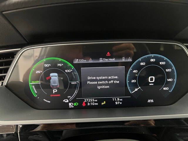 2022 Audi e-tron quattro Premium