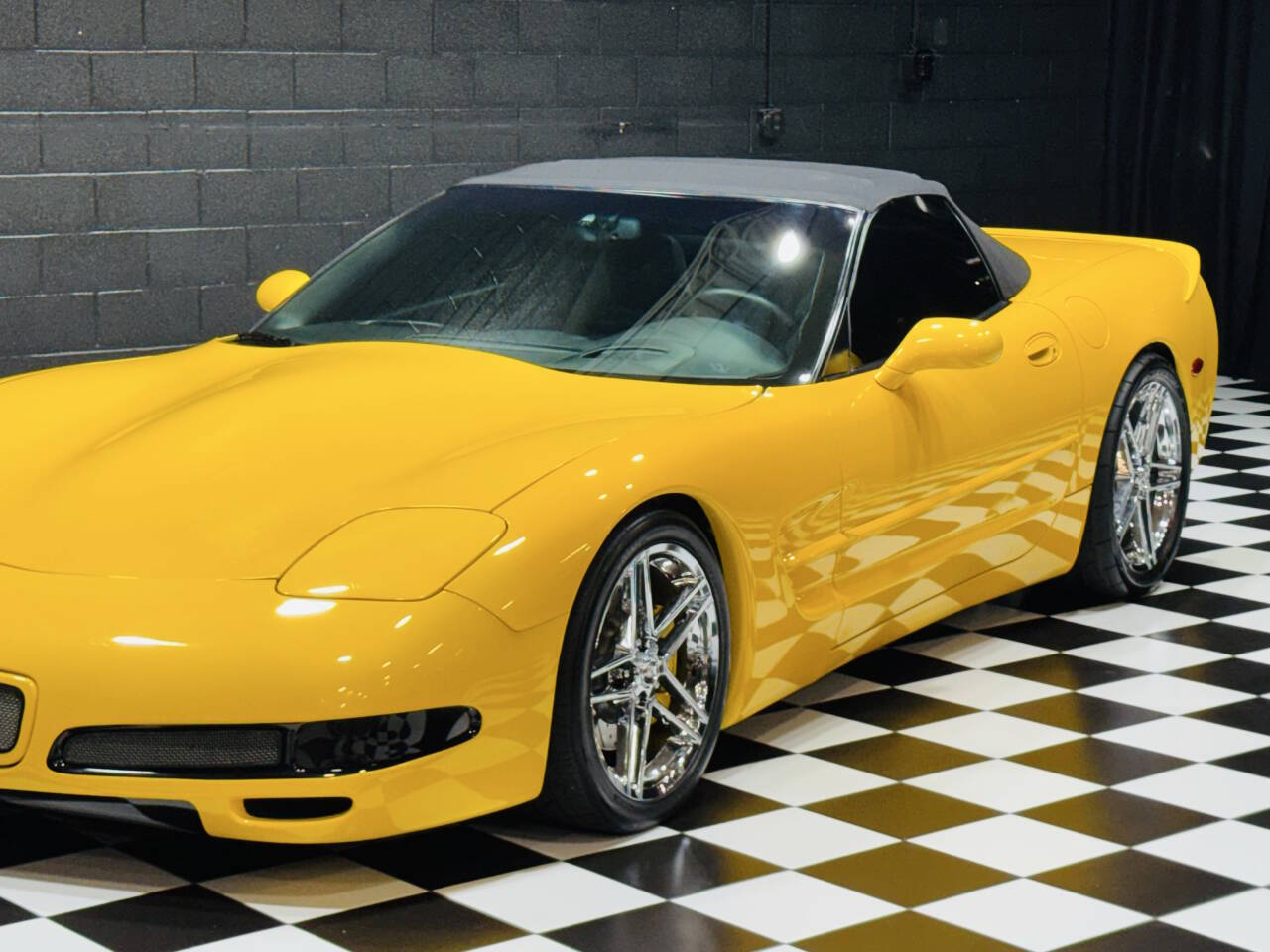 2001 Chevrolet Corvette 16