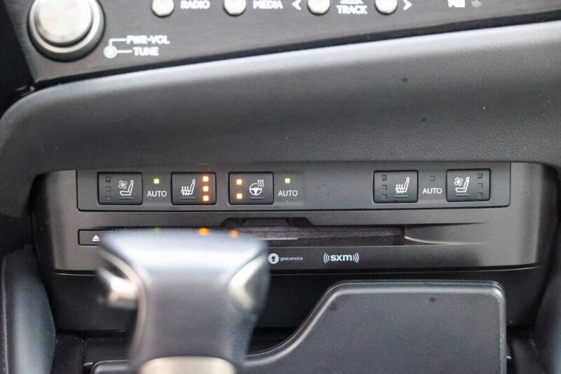 2022 Lexus ES 300h F SPORT