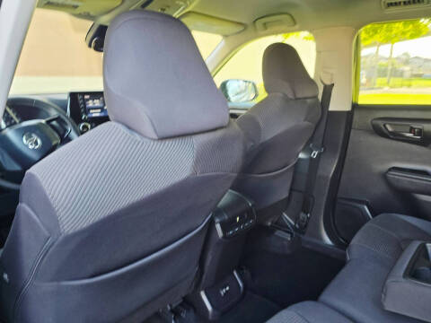 2020 Toyota Highlander LE