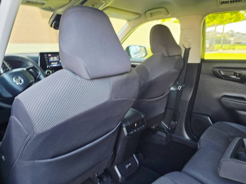 2020 Toyota Highlander LE