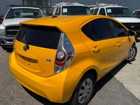 2014 Toyota Prius c Three