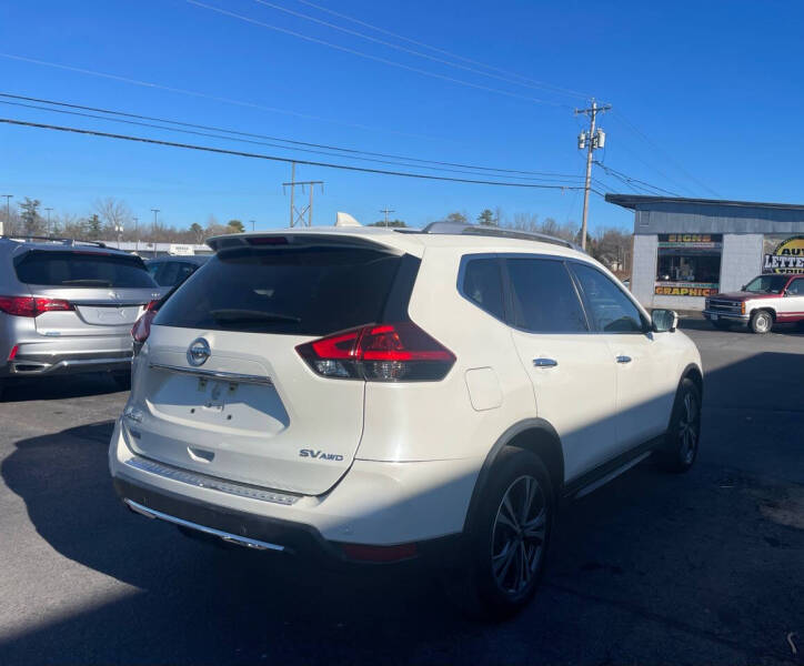 2019 Nissan Rogue SV photo 9