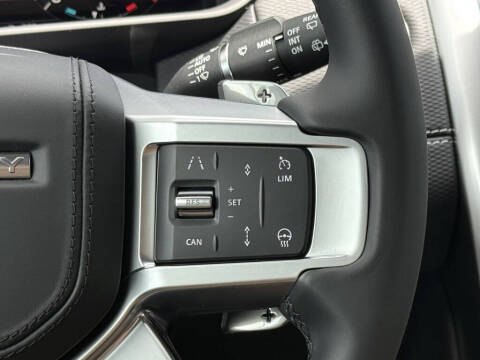 2025 Land Rover Discovery P300 Dynamic SE