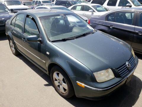 2004 Volkswagen Jetta for sale at CLEAR CHOICE AUTOMOTIVE in Milwaukie OR
