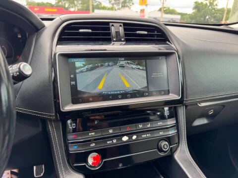 2017 Jaguar F-PACE 20d R-Sport