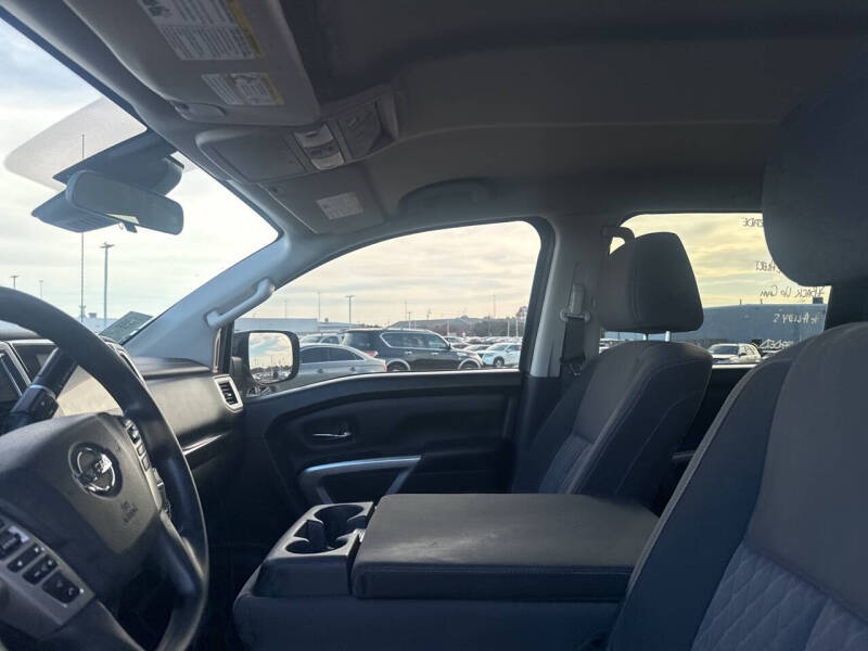 2021 Nissan Titan SV