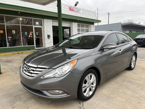 2013 Hyundai Sonata for sale at Auto Outlet Inc. in Houston TX
