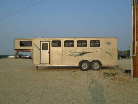 2003 Titan Trailer RENEGADE  34FT 4 STALL  for sale at PREFERRED AUTO SALES in Lockridge IA