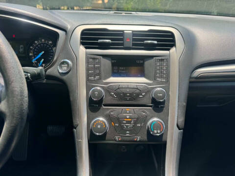 2017 Ford Fusion SE