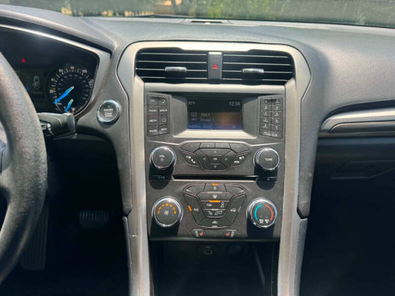 2017 Ford Fusion SE